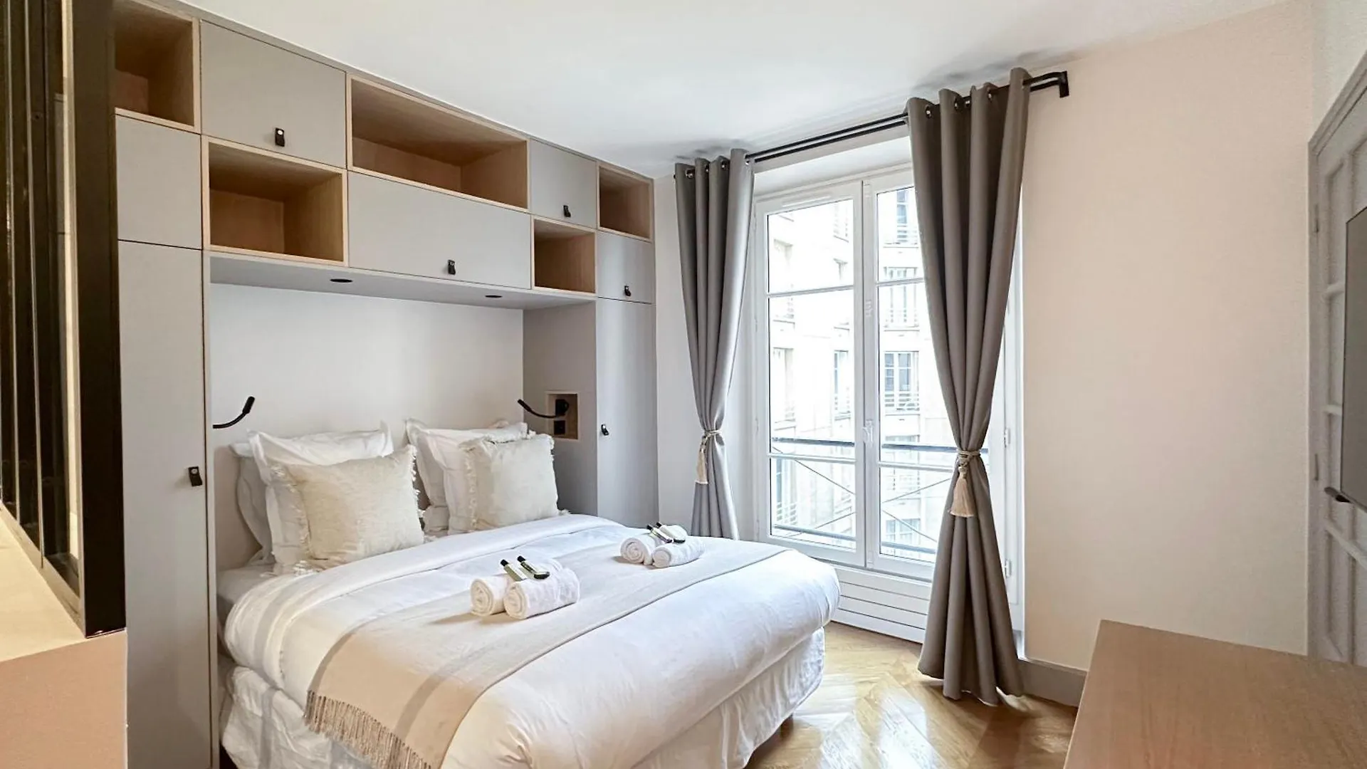 Saint-germain-des-pres Sumptuous Apartment Paris